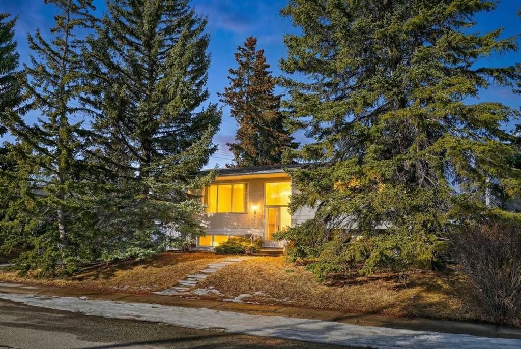 4911 Vanguard Road NW, Calgary — main listing photo