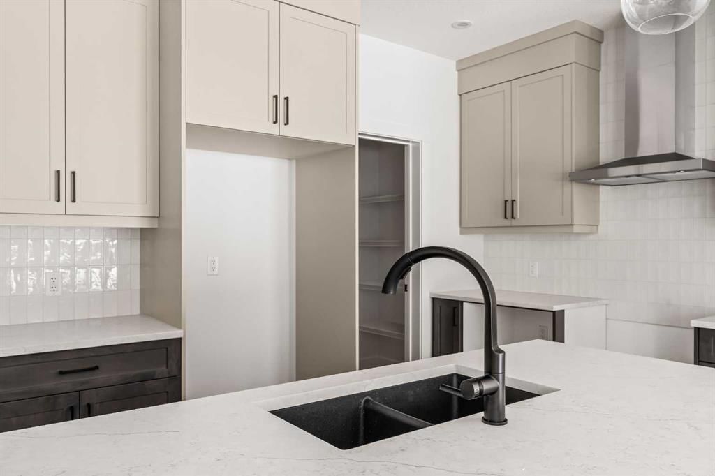 49 Starling Passage NW, Calgary — photo 3 of 45