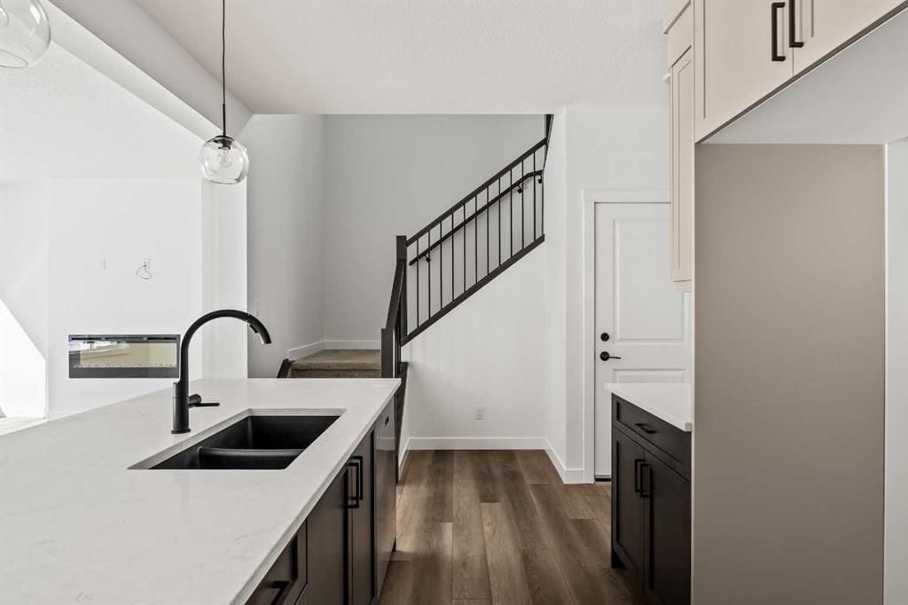 49 Starling Passage NW, Calgary — photo 4 of 45