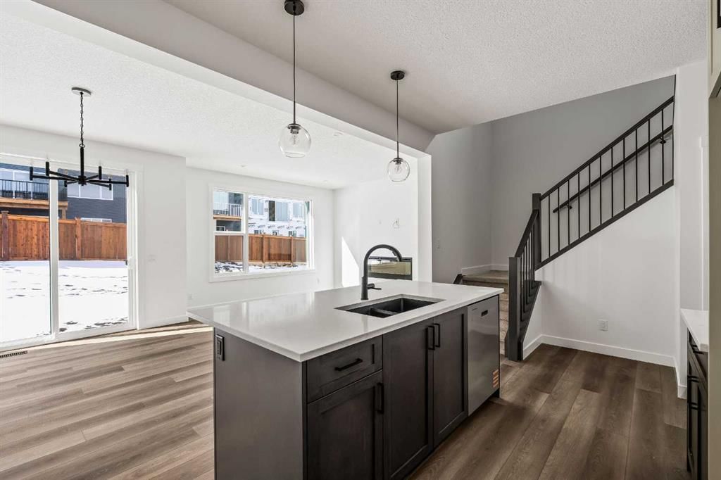 49 Starling Passage NW, Calgary — photo 5 of 45