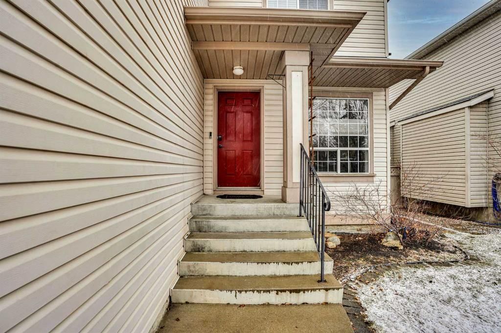 39 Douglasview Road SE, Calgary — photo 4 of 50