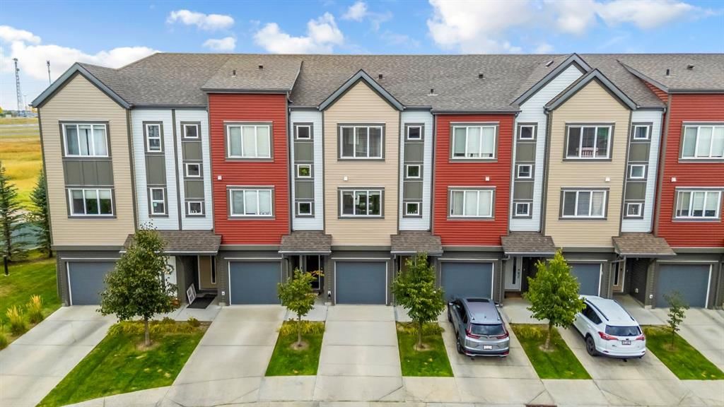 50 Copperstone Common SE, Calgary — photo 2 of 29