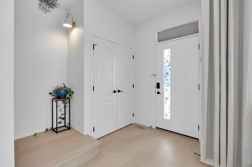 76 Edith Mews NW, Calgary — photo 3 of 50
