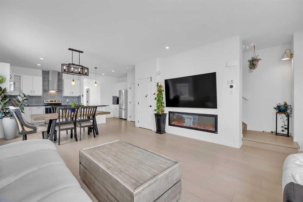 76 Edith Mews NW, Calgary — photo 5 of 50