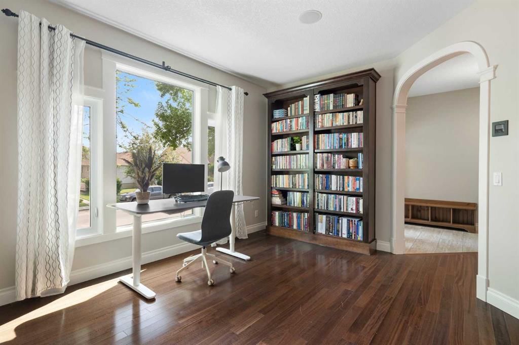 1914 Broadview Road NW, Calgary — photo 5 of 41