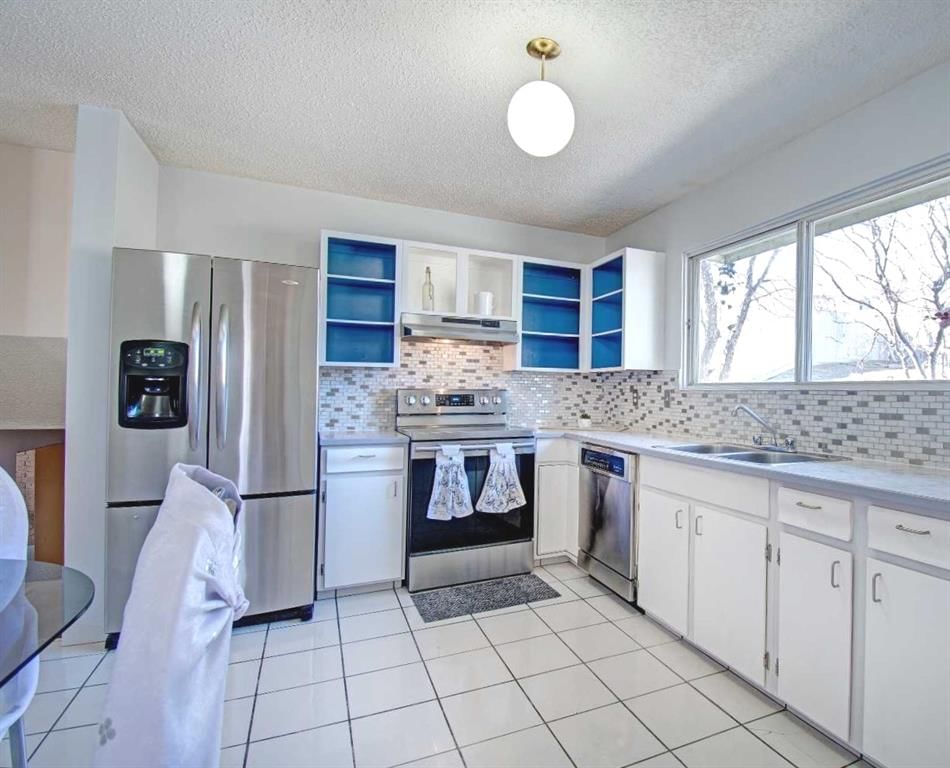 6307 Thornaby Way NW, Calgary — photo 2 of 39