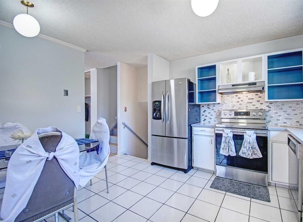 6307 Thornaby Way NW, Calgary — photo 3 of 39