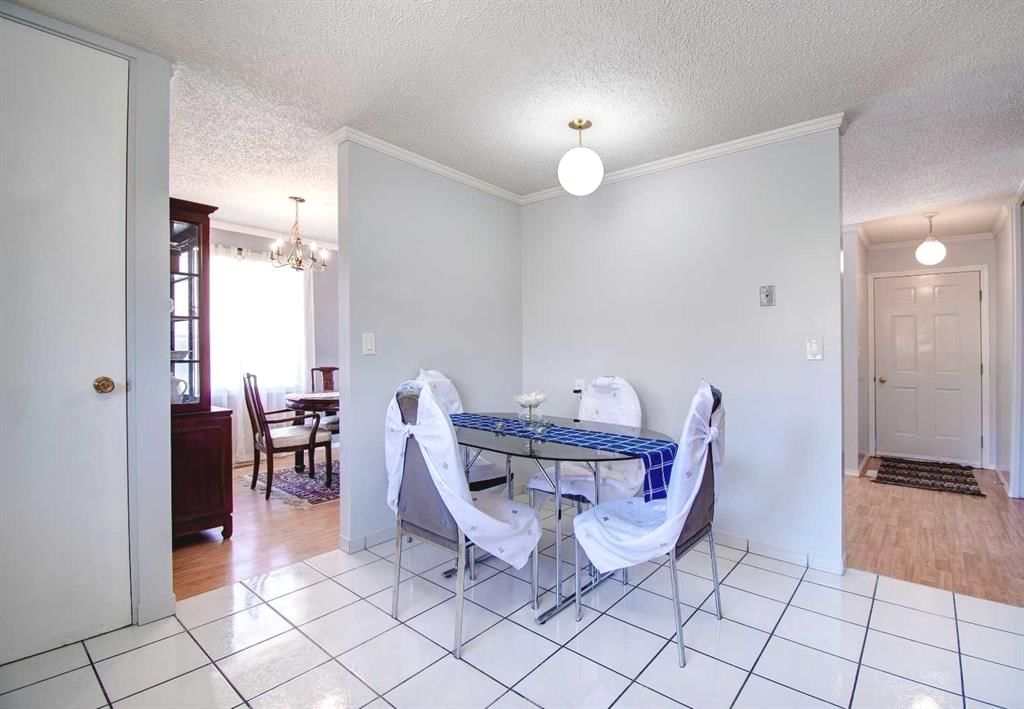 6307 Thornaby Way NW, Calgary — photo 4 of 39