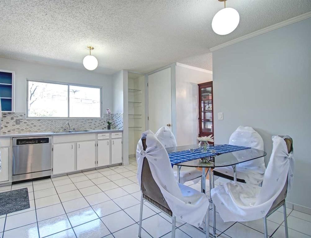 6307 Thornaby Way NW, Calgary — photo 5 of 39