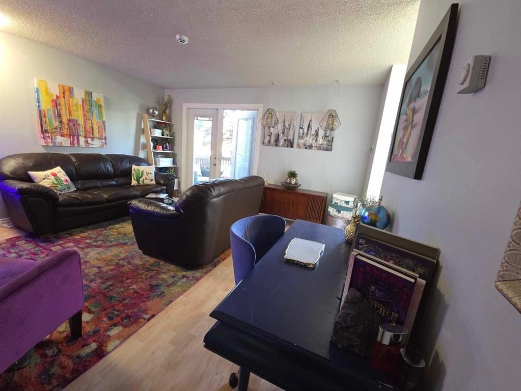 20, 4531 7 Avenue SE, Calgary — photo 3 of 28