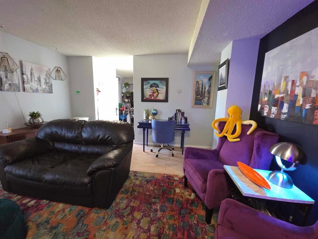 20, 4531 7 Avenue SE, Calgary — photo 4 of 28