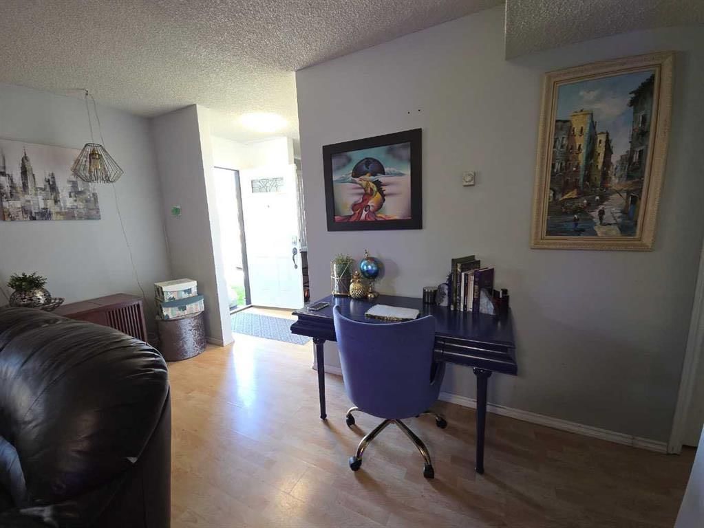 20, 4531 7 Avenue SE, Calgary — photo 5 of 28