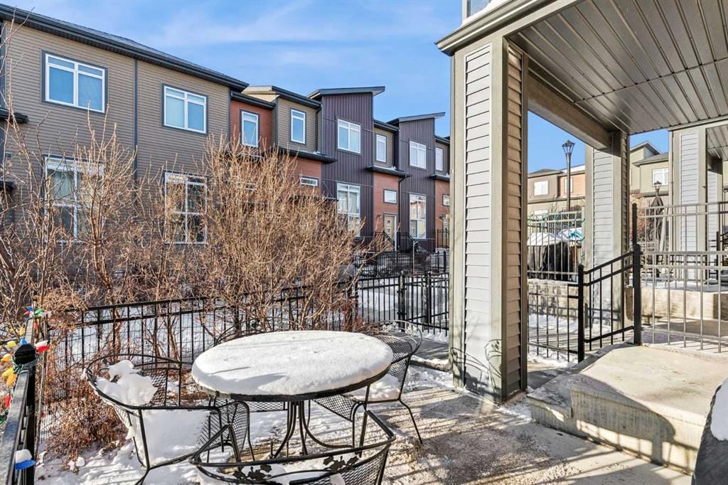 99 Sage Bluff Circle NW, Calgary — photo 4 of 34