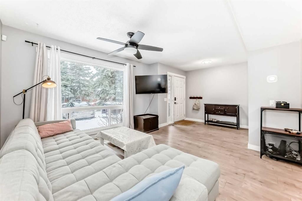 94, 2300 Oakmoor Drive SW, Calgary — photo 3 of 29