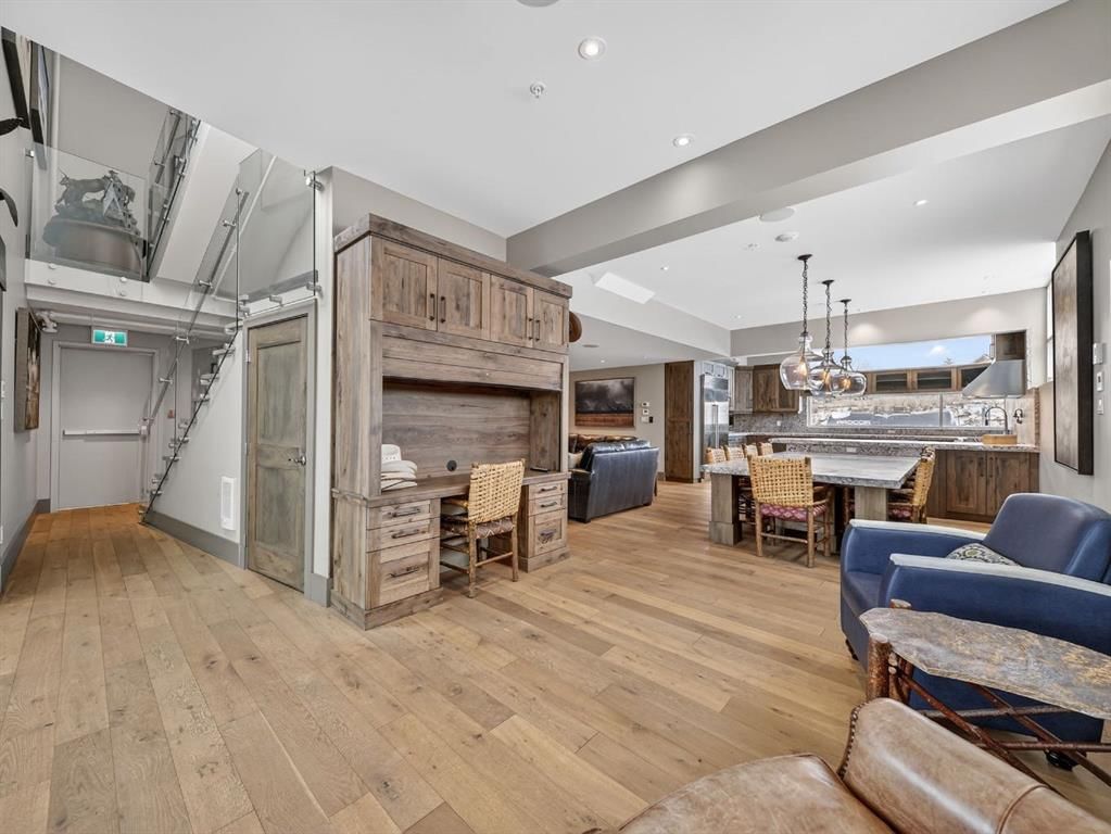 1015 11 Street SE, Calgary — photo 4 of 44