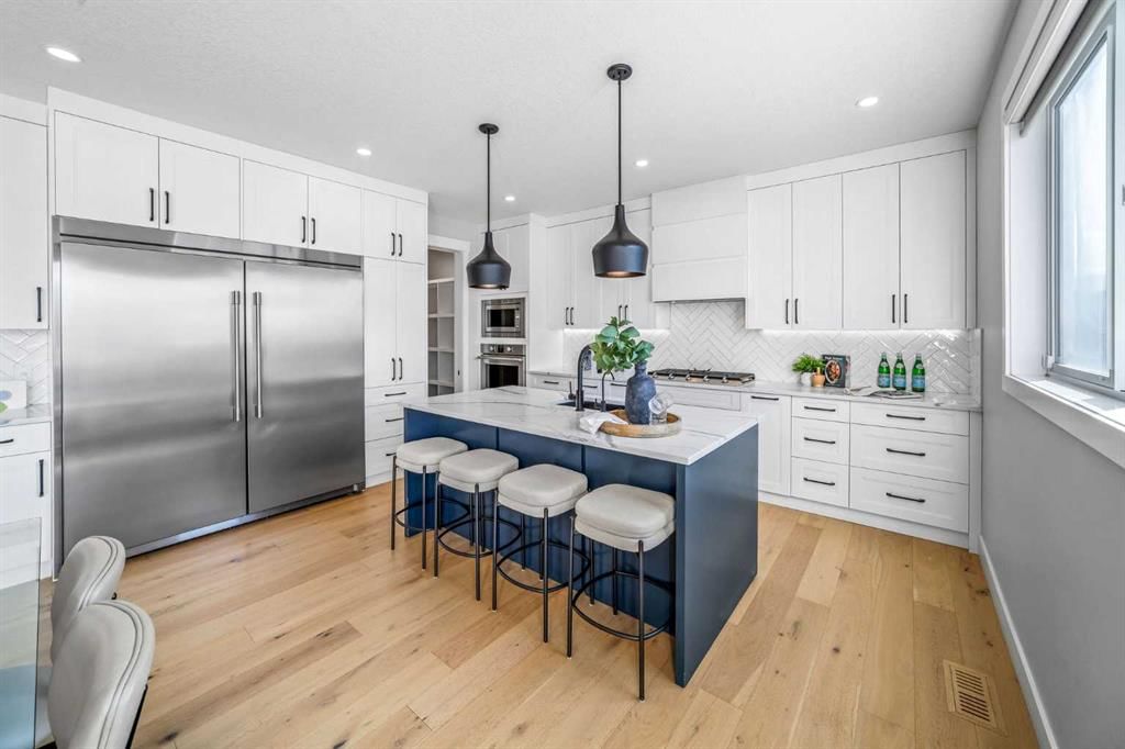 27 West Grove Place SW, Calgary — photo 2 of 50