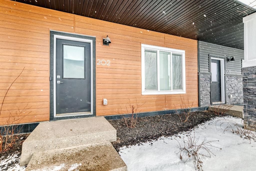 202 CREEKSTONE Drive SW, Calgary — photo 2 of 30