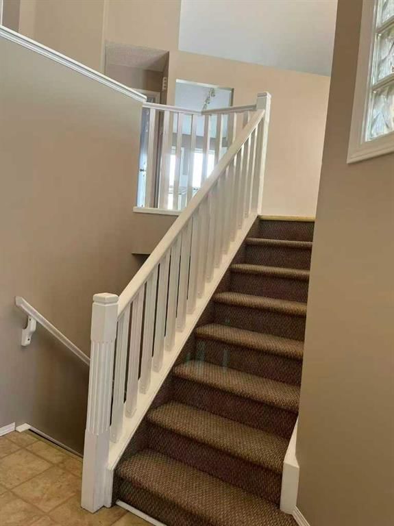 170 Citadel Gardens NW, Calgary — photo 5 of 47