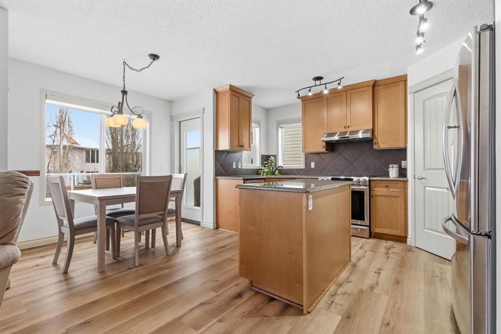 329 Douglas Ridge Circle SE, Calgary — photo 2 of 48