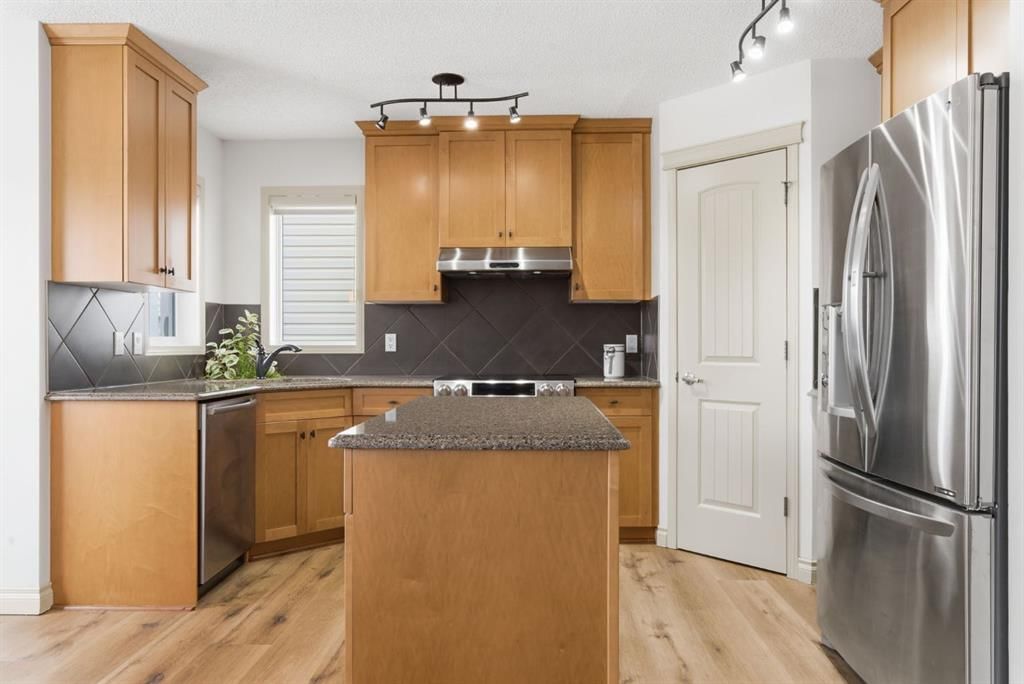 329 Douglas Ridge Circle SE, Calgary — photo 3 of 48