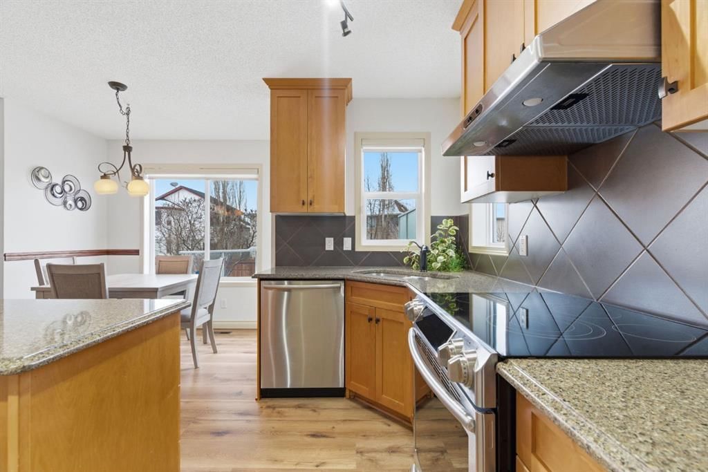 329 Douglas Ridge Circle SE, Calgary — photo 4 of 48