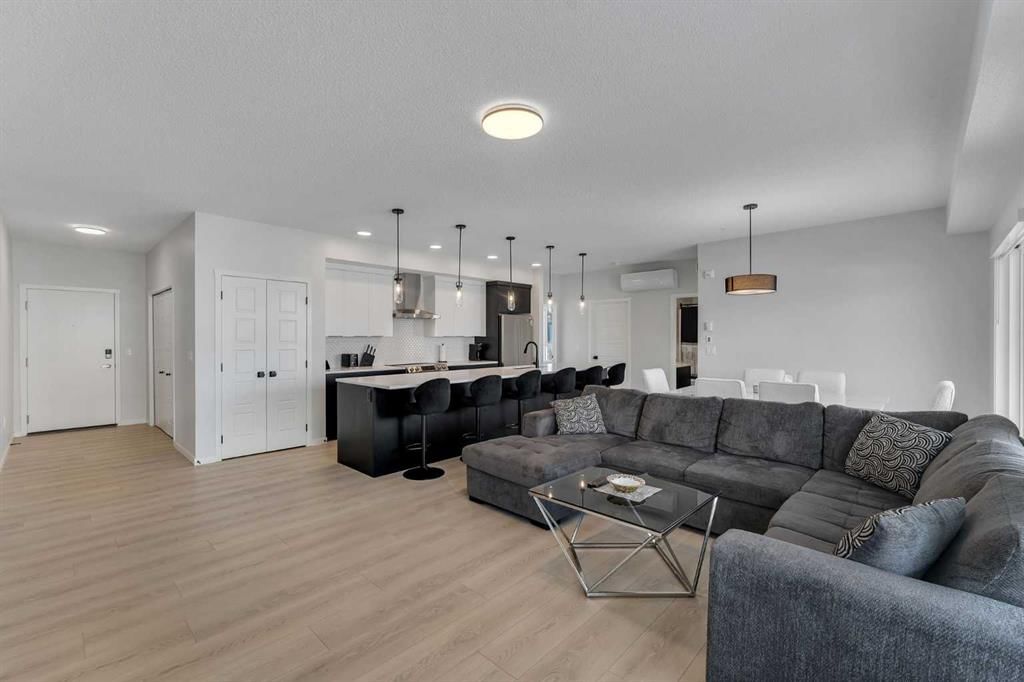 4204, 550 Belmont Street SW, Calgary — photo 4 of 36