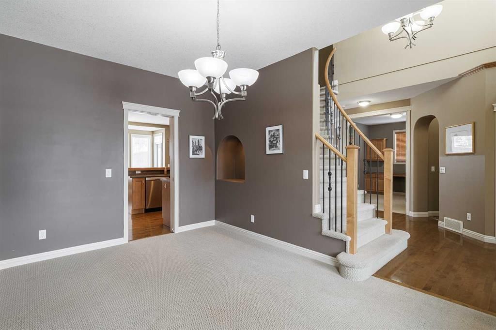 20 Springbluff Lane SW, Calgary — photo 5 of 49