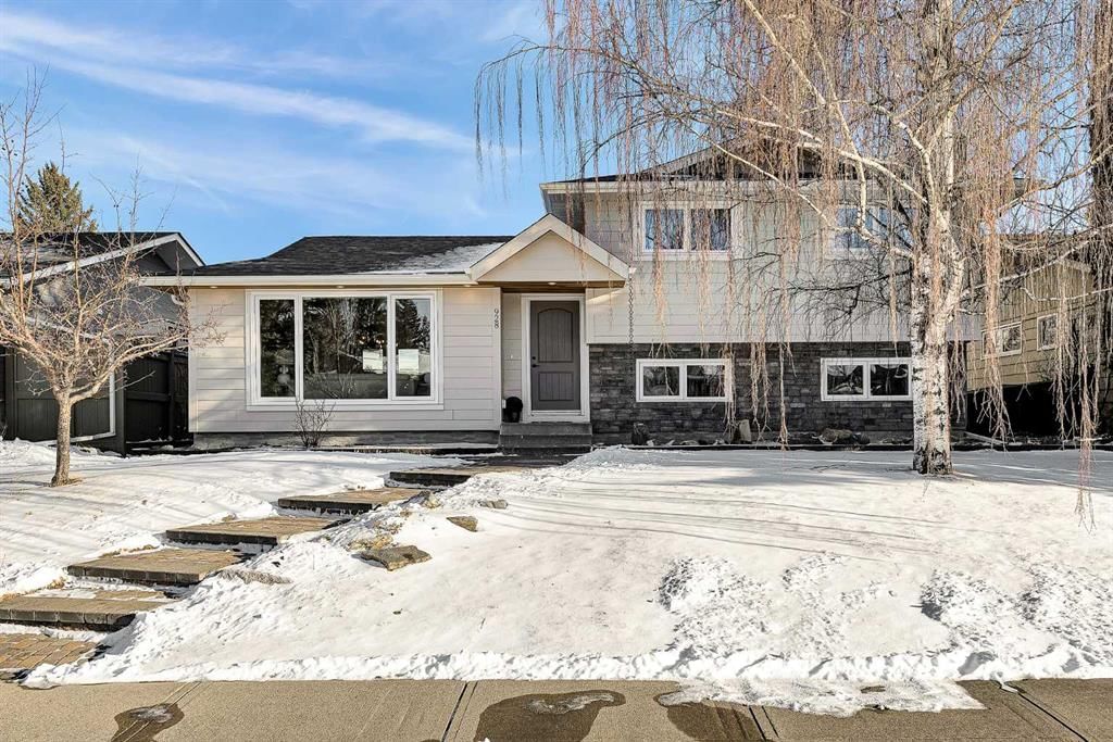 928 Lake Twintree Crescent SE, Calgary — main listing photo
