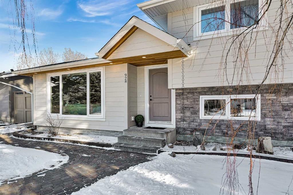 928 Lake Twintree Crescent SE, Calgary — photo 2 of 48