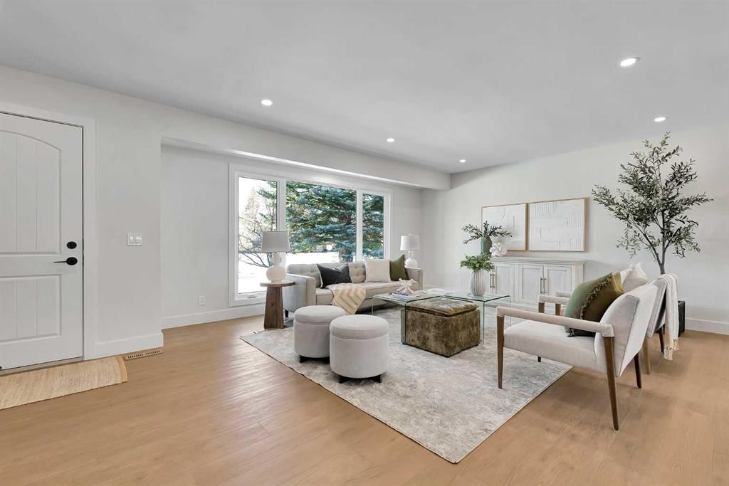 928 Lake Twintree Crescent SE, Calgary — photo 4 of 48