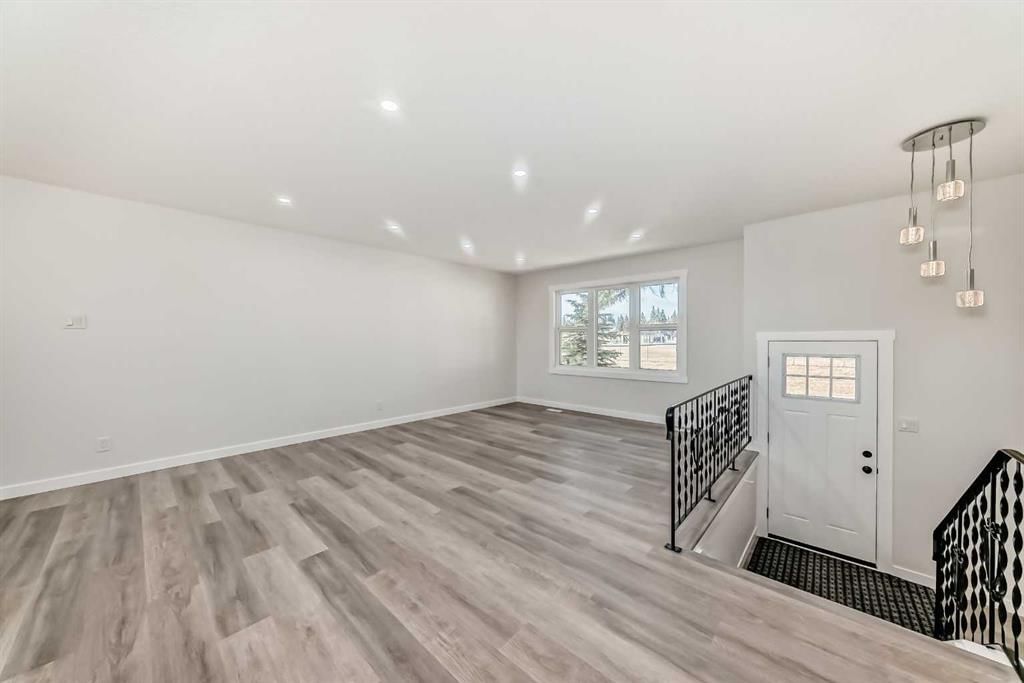 10832 7 Street SW, Calgary — photo 2 of 41