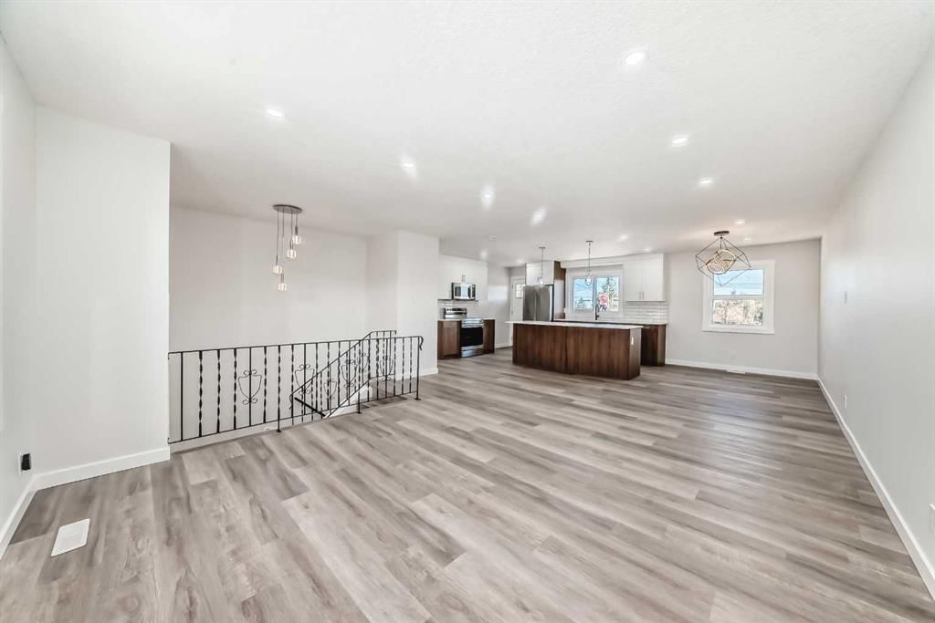 10832 7 Street SW, Calgary — photo 3 of 41