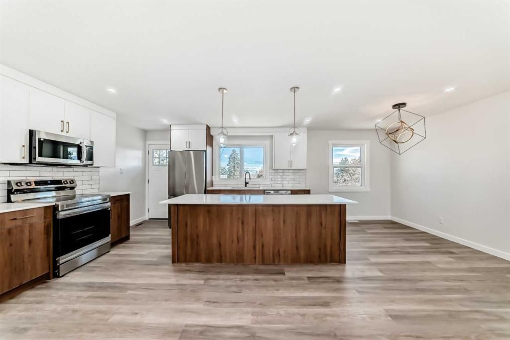 10832 7 Street SW, Calgary — photo 5 of 41