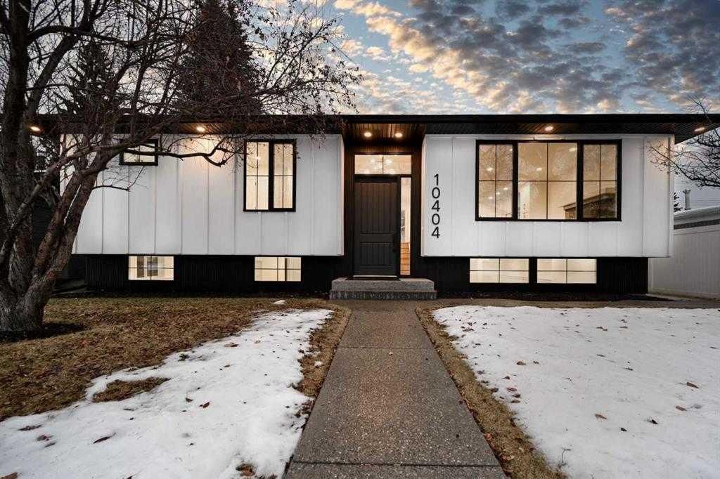 10404 Maplemont Road SE, Calgary — photo 2 of 37