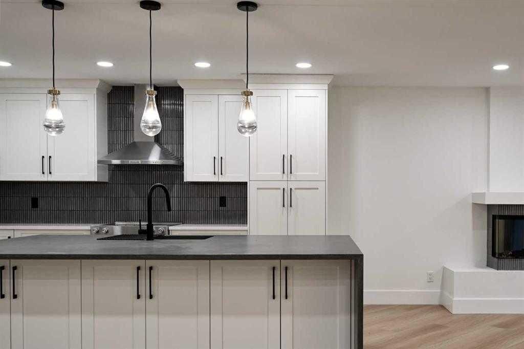 10404 Maplemont Road SE, Calgary — photo 3 of 37
