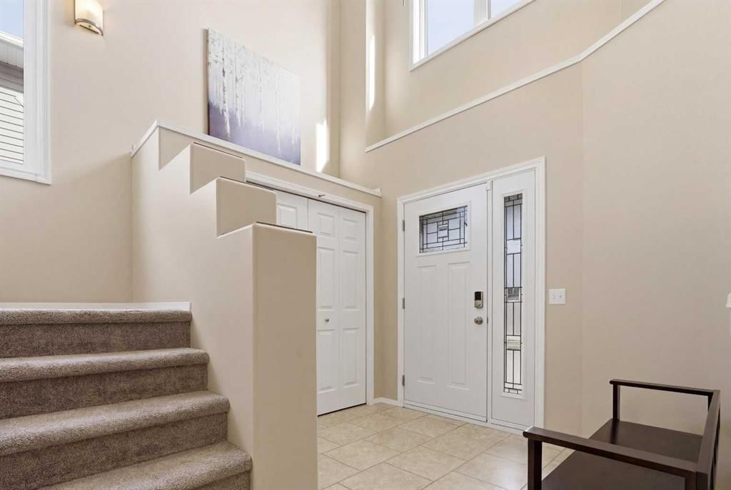 1067 Coventry Drive NE, Calgary — photo 5 of 47