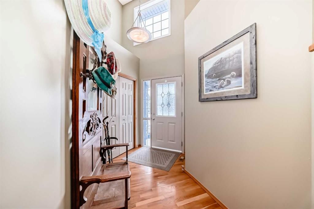 199 Mt Brewster Circle SE, Calgary — photo 5 of 50