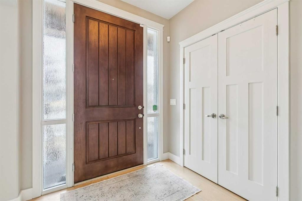 2607 32 Street SW, Calgary — photo 2 of 47