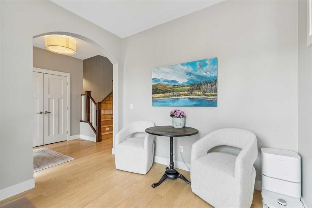 2607 32 Street SW, Calgary — photo 4 of 47