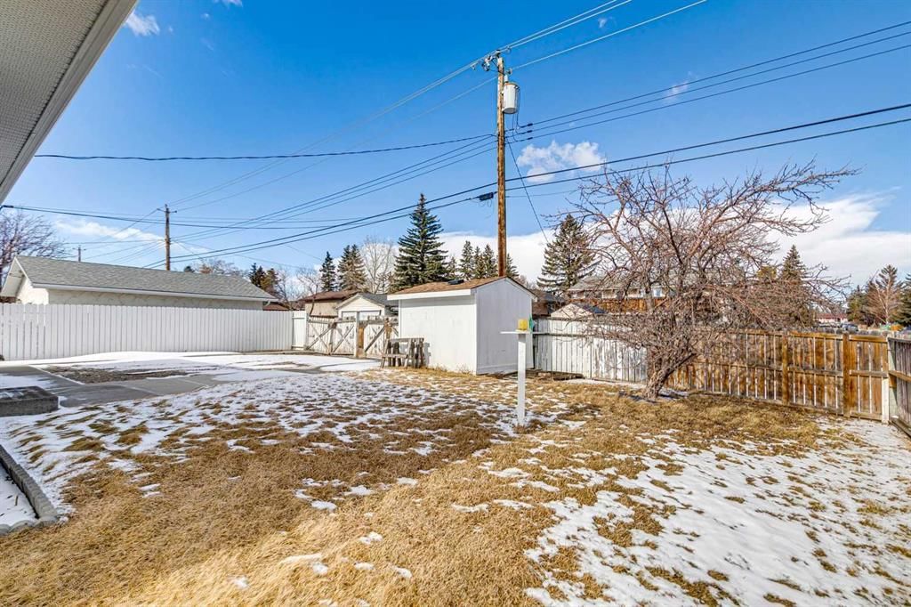 6820 4 Avenue SE, Calgary — photo 2 of 34