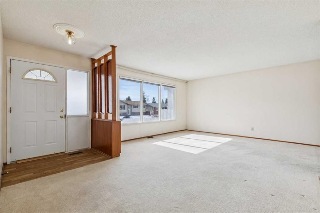 6820 4 Avenue SE, Calgary — photo 3 of 34