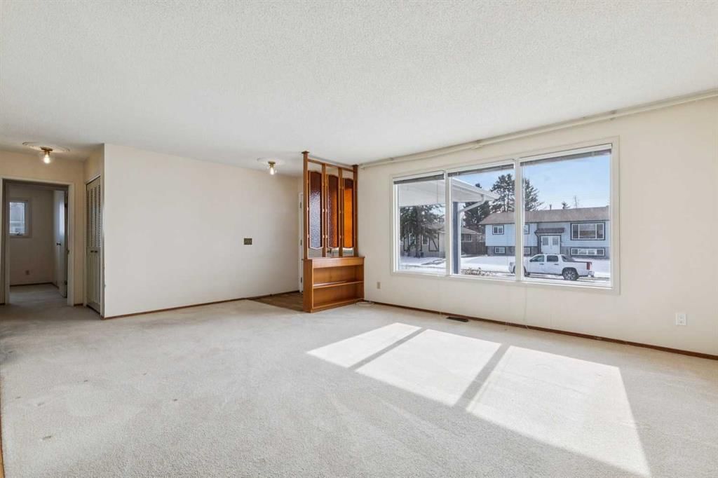 6820 4 Avenue SE, Calgary — photo 4 of 34