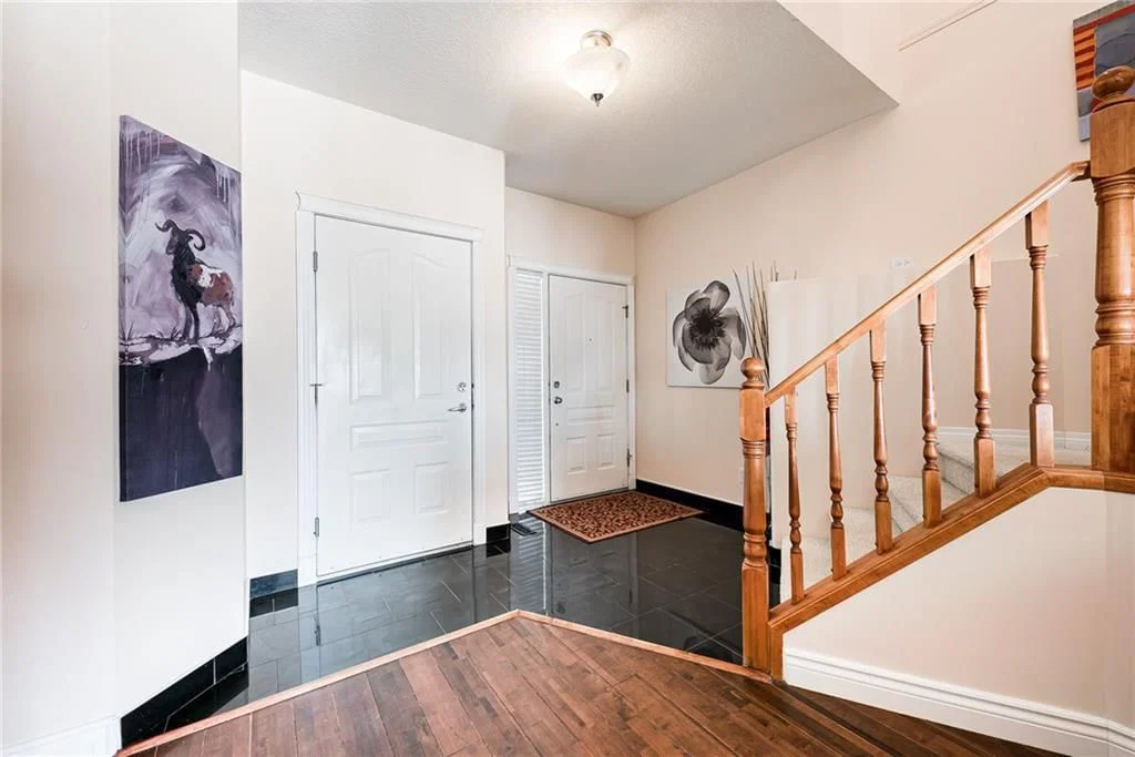 144 ROCKY VISTA Terrace NW, Calgary — photo 3 of 39