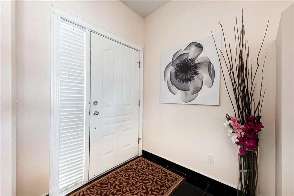 144 ROCKY VISTA Terrace NW, Calgary — photo 4 of 39