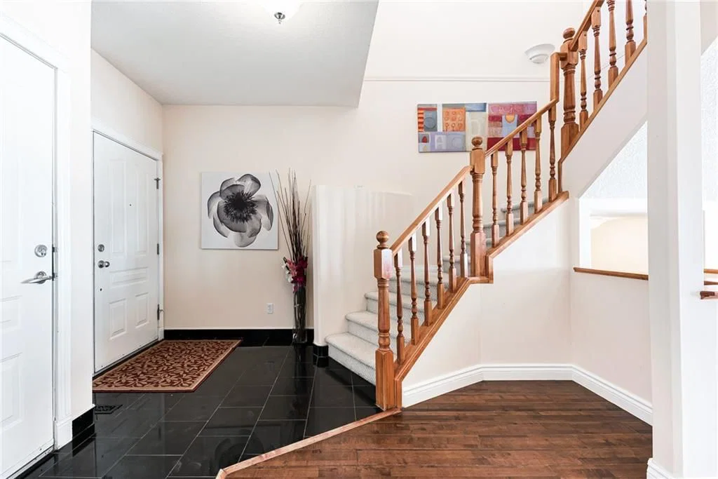 144 ROCKY VISTA Terrace NW, Calgary — photo 5 of 39