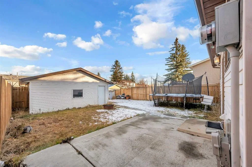48 Faldale Close NE, Calgary — photo 3 of 31