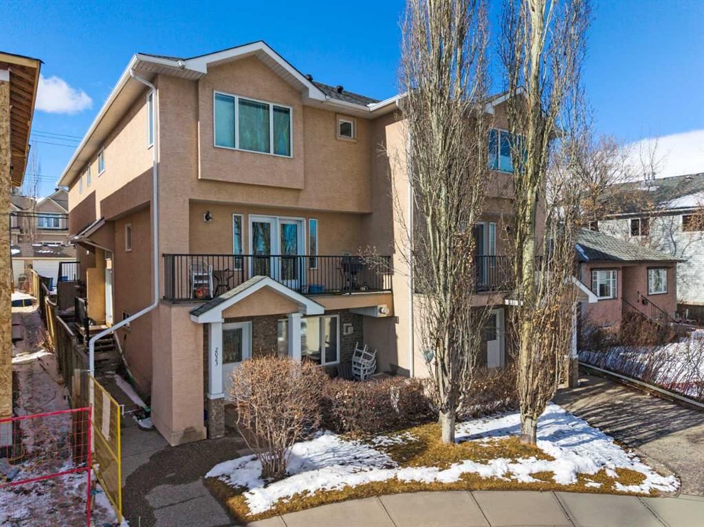2, 2023 24 Street SW, Calgary — main listing photo