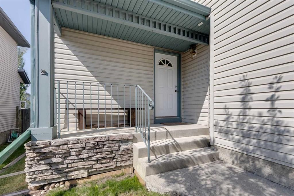 59 Tuscarora Crescent NW, Calgary — photo 3 of 45