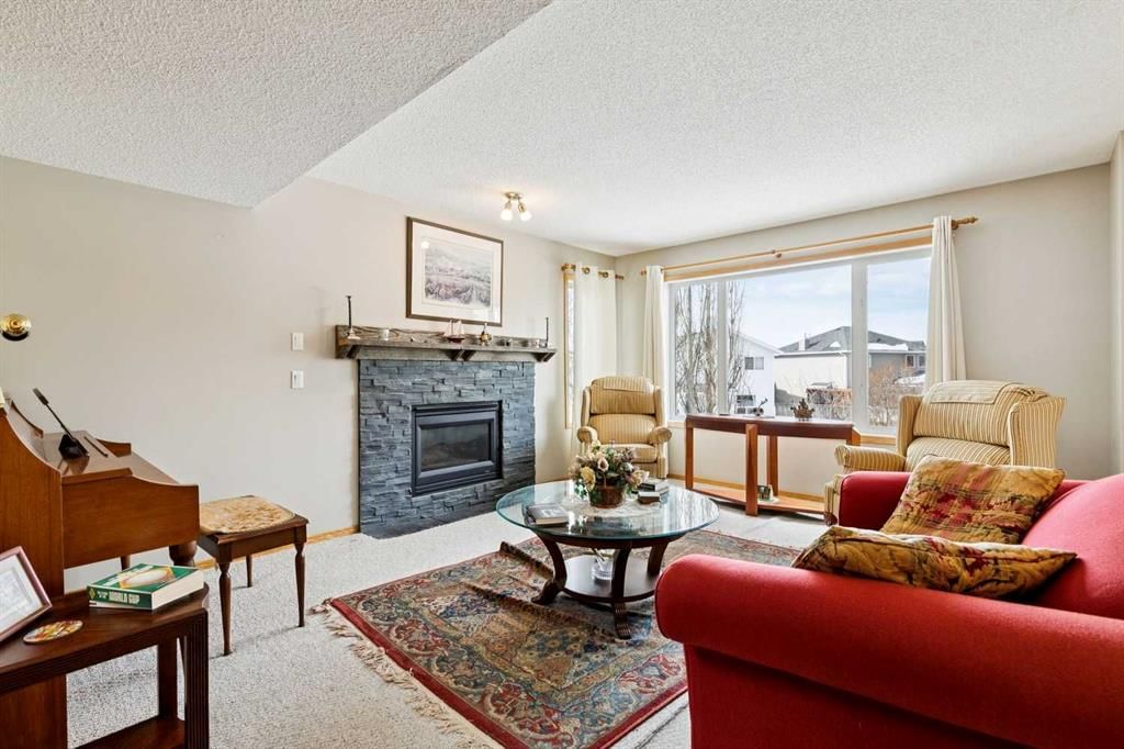 59 Tuscarora Crescent NW, Calgary — photo 5 of 45