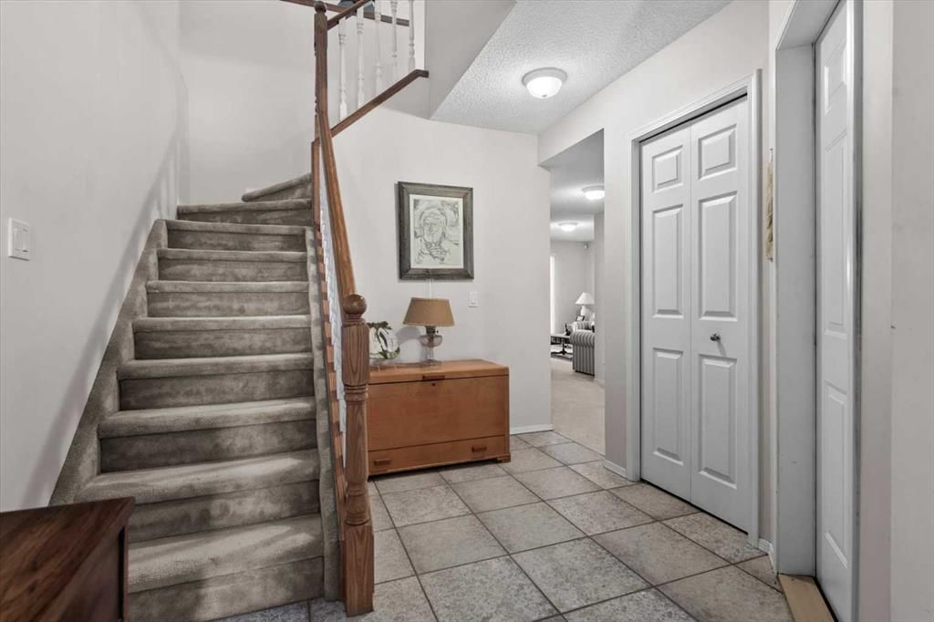 180 Valley Ridge Heights NW, Calgary — photo 3 of 44